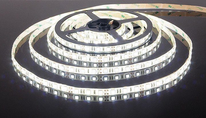 5м. Светодиодная лента белого цвета 5050, 6500К, 14,4W, 12V, 60LED/m, IP65 Elektrostandard (a027840)